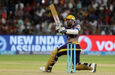 Robin Uthappa flays 87 off 47 balls.