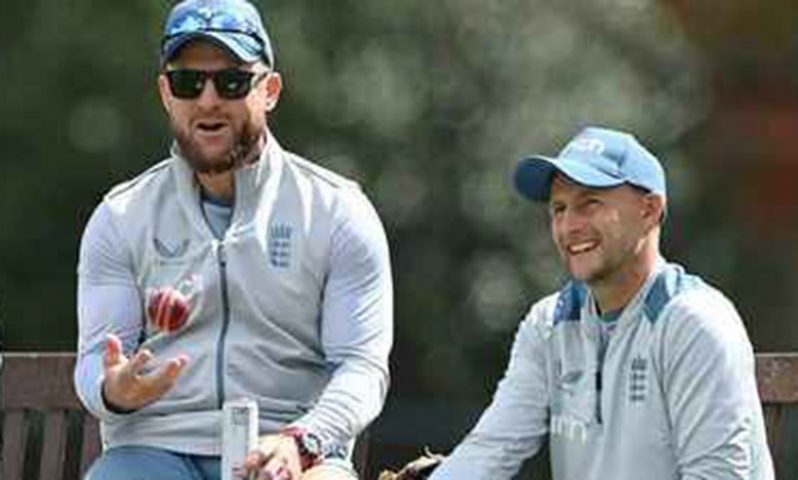 England head coach Brendon McCullum (left) and Joe Root (Getty Images)