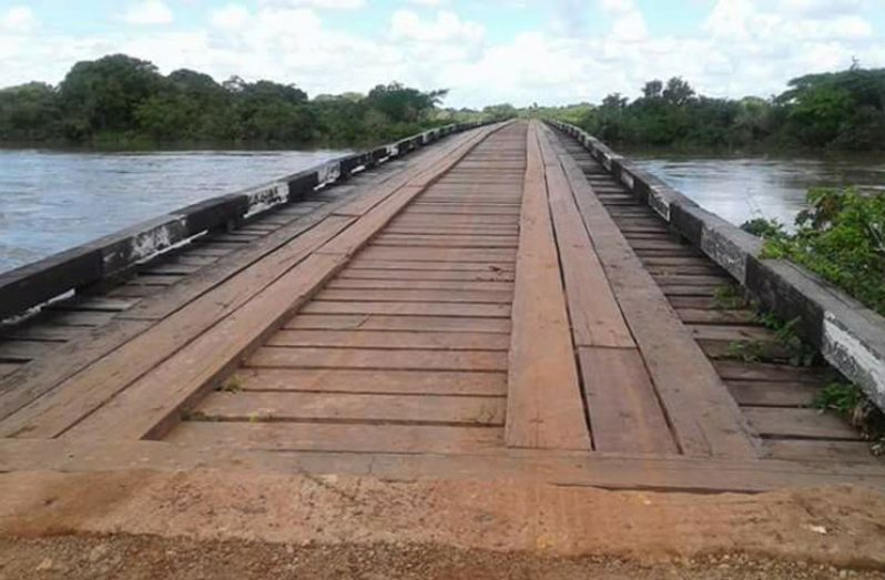 This bridge, which links parts of the South Rupununi with the North, was impassable as floodwaters were high at both ends. The water has since receded (Minime Torquarto photo)