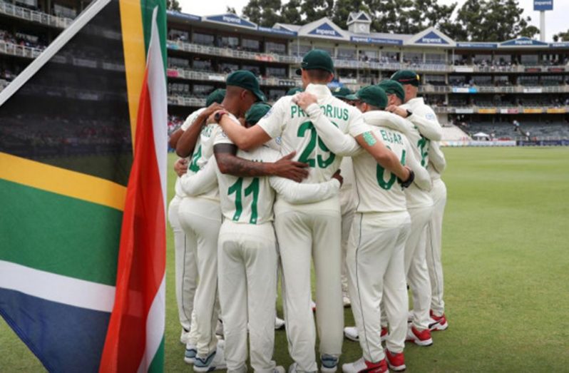 South Africa team huddle before the start of playv England - Fourth Test - Imperial Wanderers Stadium, Johannesburg, South Africa - January 24, 2020. (REUTERS/Siphiwe Sibeko/File Photo)