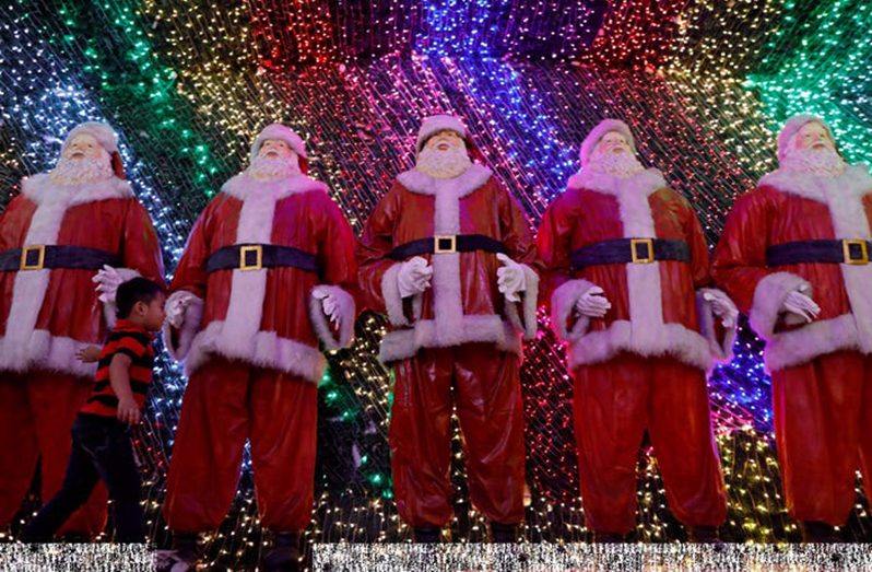 Santa figures in the Philippines (Dondi Tawatao/REUTERS)