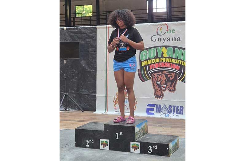 Sarah Sanmoogan who broke four records at GAPLF Raw National Championship.