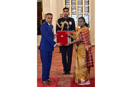 High Commissioner of Guyana to India, Dharamkumar Seeraj, presents credentials to the Hon. President of India, Smt. Drupadi Murmu, in New Delhi