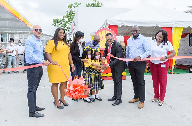 Regional Manager of Sol Suriname and Guyana, Mark Goede; Retail Sales Executive, Renee Armstrong-Joseph; owner of the service station, Theresa Thompson, her husband and daughters; Minister of Natural Resources, Vickram Bharrat; and Sol Guyana’s General Manager Earl Carribon and Commercial Manager Ayanna Watson (Delano Williams photo)