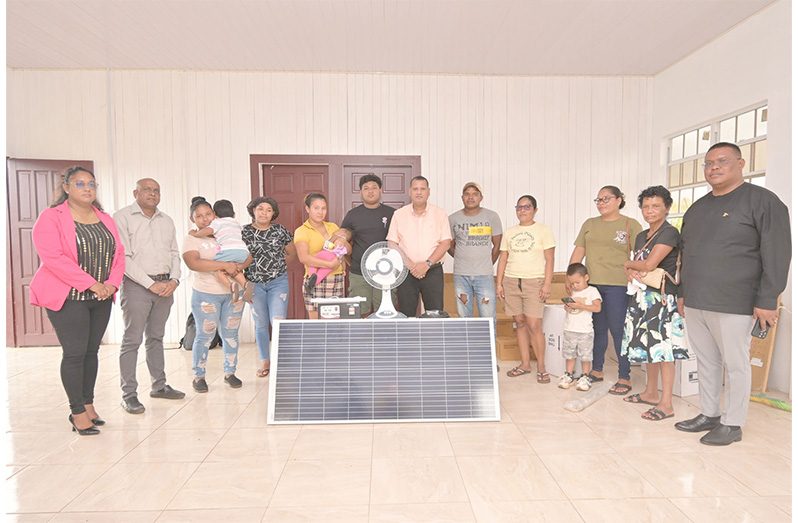 The distribution of solar systems in Region One (Barima-Waini) continued on Tuesday, bringing improved access to electricity for 84 households across the communities of Bumbury, Wanaina, Barabina, and Thomas Hill in the Mabaruma sub-district