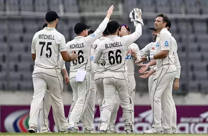Tim Southee picked up two early wickets before stumps