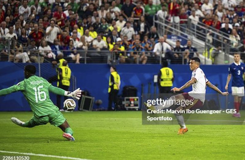 Spain outplayed France 2-0