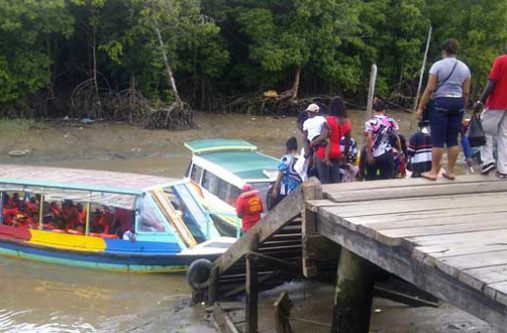 Speedboat operations at the Vreed-en-Hoop Stelling.