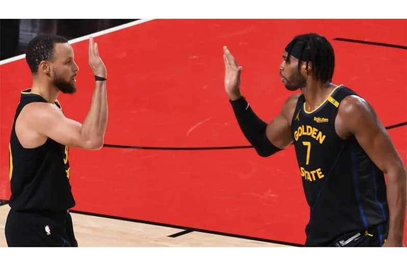 Stephen Curry (left) and Buddy Hield scored 55 points between them as the Warriors beat the Rockets in their decider.