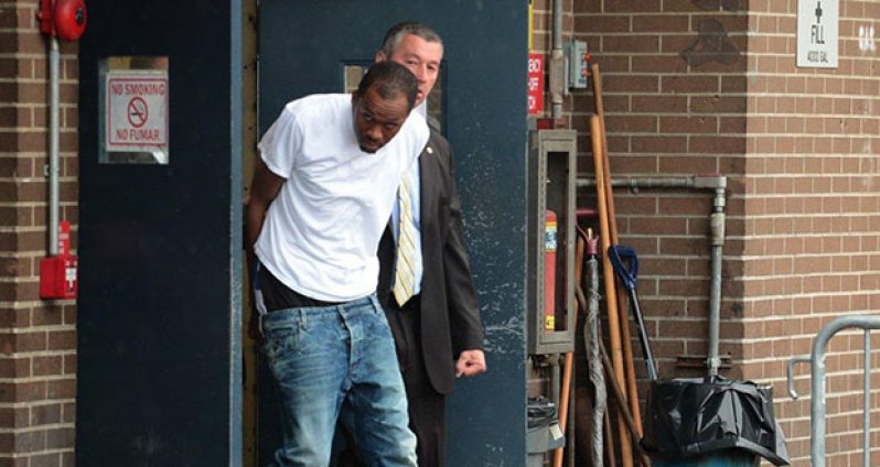 Detectives escorted Taariq Stephens, 24, to court. (MARCUS SANTOS /NEW YROK DAILY NEWS )