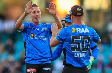 Strikers eked out a three-wicket win against Sydney Sixers