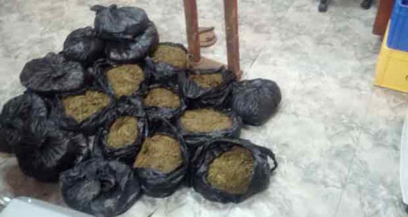These twenty black bags containing stems, leaves and marijuana were all packed in a white salt bag that marine police discovered during a search.
Standing next to the bags is the compressed scale, which the police also removed from the location