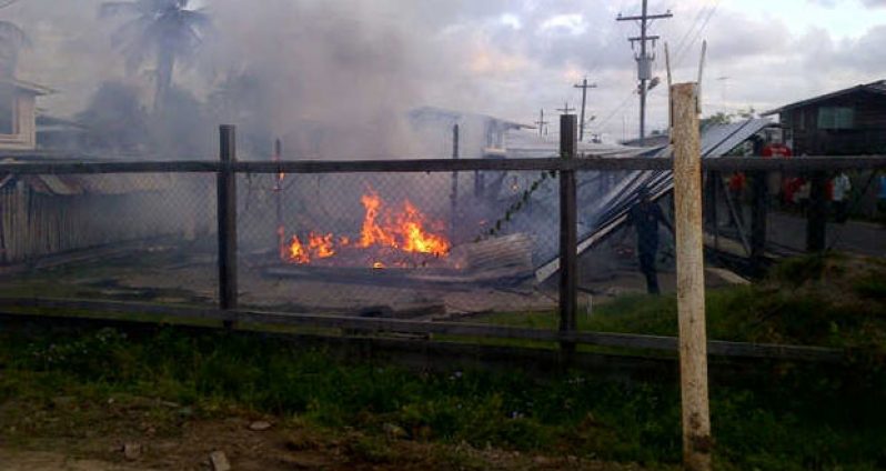 The last stages of the fire (Photos by Leroy Smith)