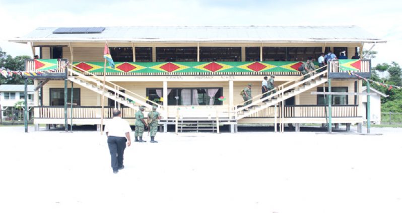 The Kaikan Primary School has, mounted to the left of the roof, a solar power system supplied by the GDF