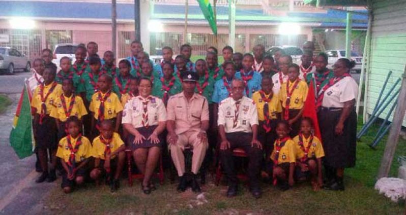 Police Commander Amsterdam and Scouts Commissioner Joaquin with the newly installed scouts and scout leaders