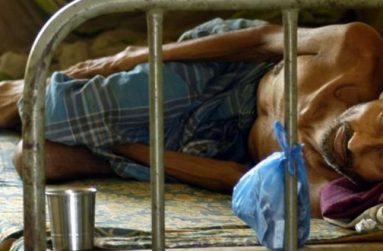 A patient suffering from Tuberculosis rests inside a hospital in Agartala, March 24, 2009. (Reuters photo)