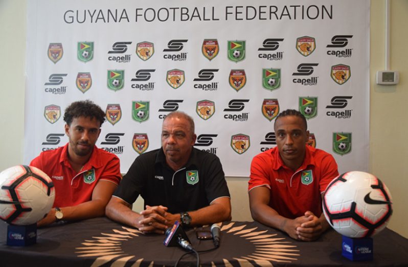 Head Coach Marcio Maximo (centre) with Captain Samuel Cox (first from left) and Neil Danns