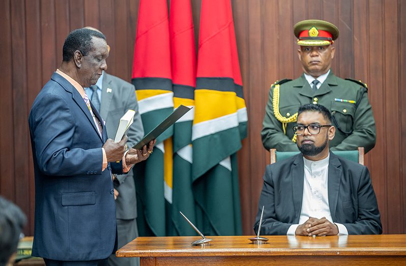 Lancelot Baptiste taking the oath of office (Delano Williams photos)