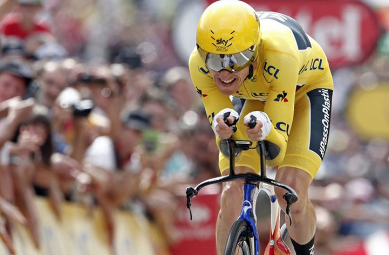 Team Sky rider Geraint Thomas of Britain, wearing the overall leader's yellow jersey, finishes. (REUTERS/Benoit Tessier)