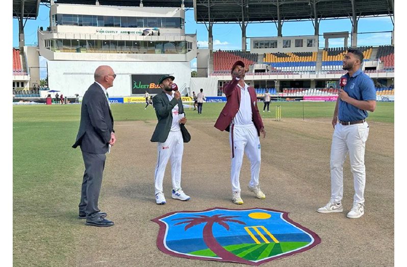 Mehidy Hasan Miraz calls correctly as Kraigg Brathwaite tosses the coin•Nov 22, 2024•BCB