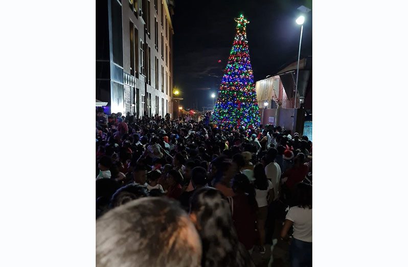 Over 700 children receive gifts at A&S Complex Christmas Tree light-up ...