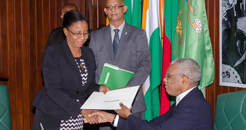 Chairperson of the Tribunal Justice Roxane George taking the oath of office before President David Granger