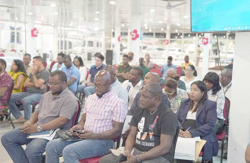 The meeting, held at the Police Officers’ Mess Annexe, Eve Leary, forms part of the national Auto Control Speed Management System (ACSMS), aimed at reducing speed-related accidents by limiting trucks to a maximum speed of 80 km/h