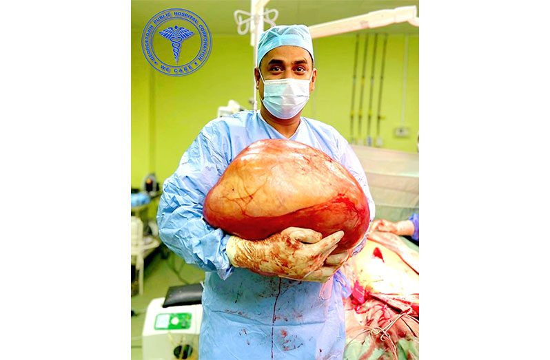 Dr. Rafi Rozan, Chief Consultant Specialist in Obstetrics and Gynaecology and his team removed a massive tumour from a 44-year-old patient (Photos: GPHC)