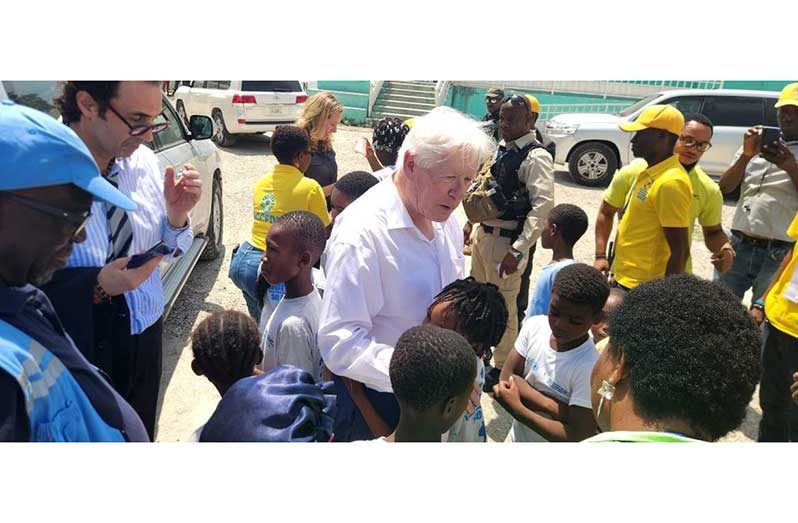 Bob Rae, Canada’s Ambassador to the UN and President of the UN’s Economic and Social Council meets young Haitians in Port-au-Prince (Permanent Mission of Canada to the UN photo)