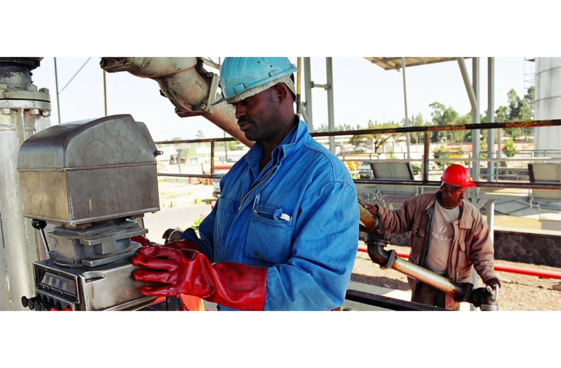 Workers undertake tasks at an industrial plant in Ethiopia (ILO Photo/Marcel Crozet)