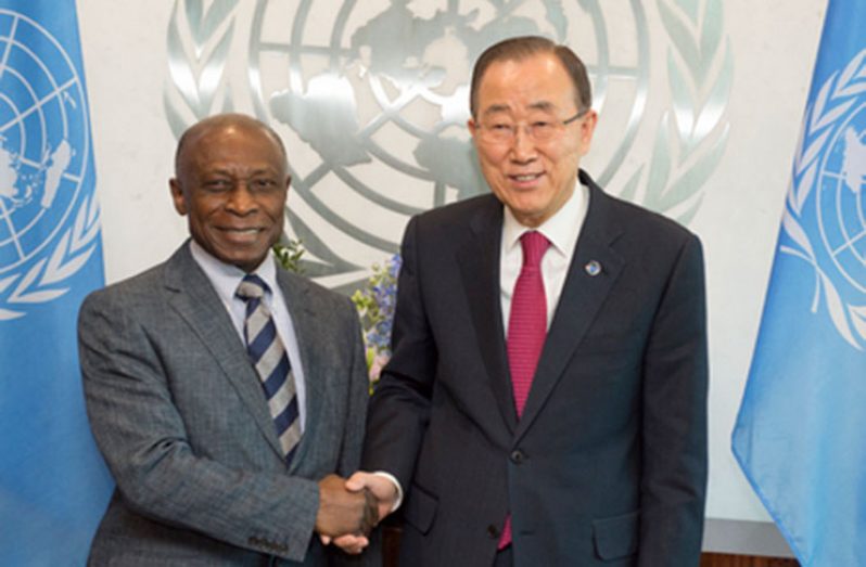 Secretary- General Ban Ki-moon (right) meets with Carl Greenidge, Vice-President and Minister for Foreign Affairs of the Republic of Guyana