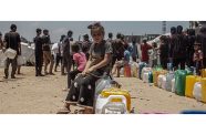 A child queues for water in Gaza (Photo: UNICEF/Mohammed Nateel)