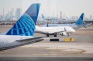 United Airlines planes land and prepare to take off at Newark Liberty International Airport during the week of Thanksgiving in Newark, New Jersey, US November 27, 2024 (REUTERS/Vincent Alban/File Photo)