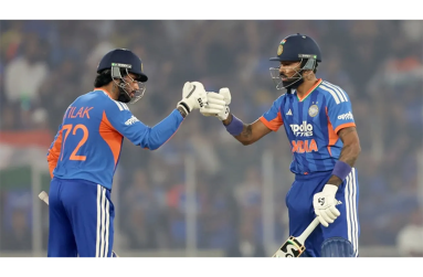 Tilak Varma and Hardik Pandya put on a 105-run partnership  •  BCCI