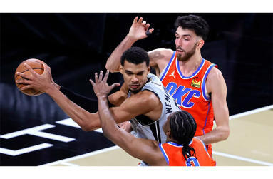 Victor Wembanyama, centre, in action Saturday night
