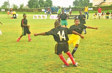 Courts Pee Wee action in round three (Adrian Narine photo)