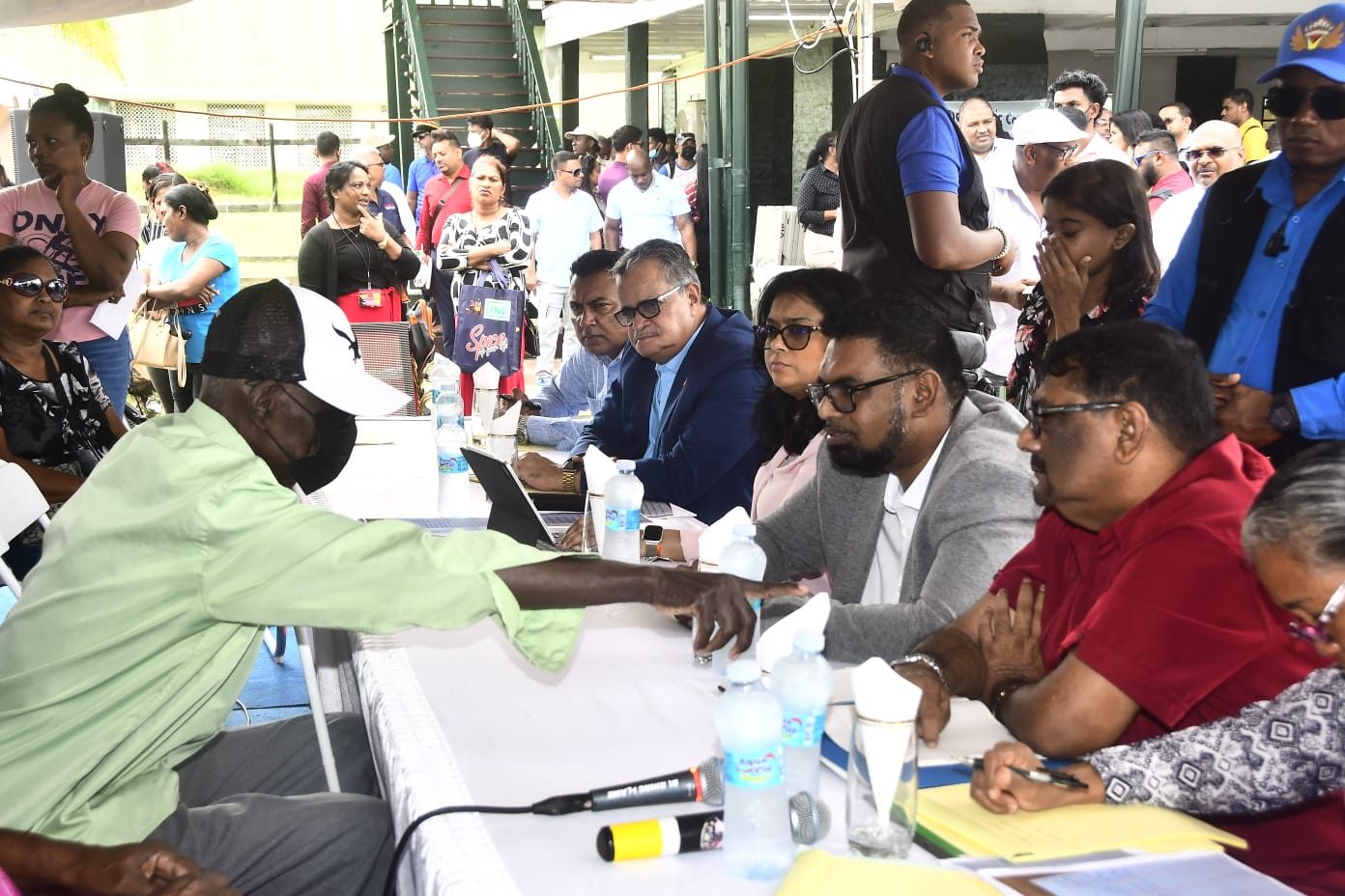 A residents engages President Ali who is flanked by senior government officials (Adrian Narine photo)