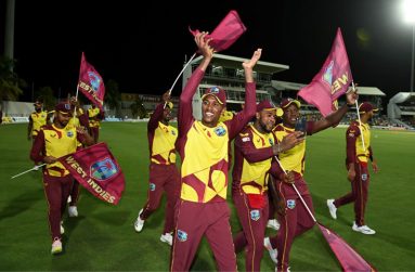 West Indies take a lap of honour after winning the fifth T20I vs England, Kensington Oval, Barbados, January 30, 2022 (Getty Images)