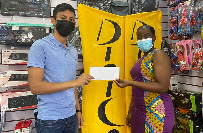 Miguel Wong collects the support from Leslyn Cameron.