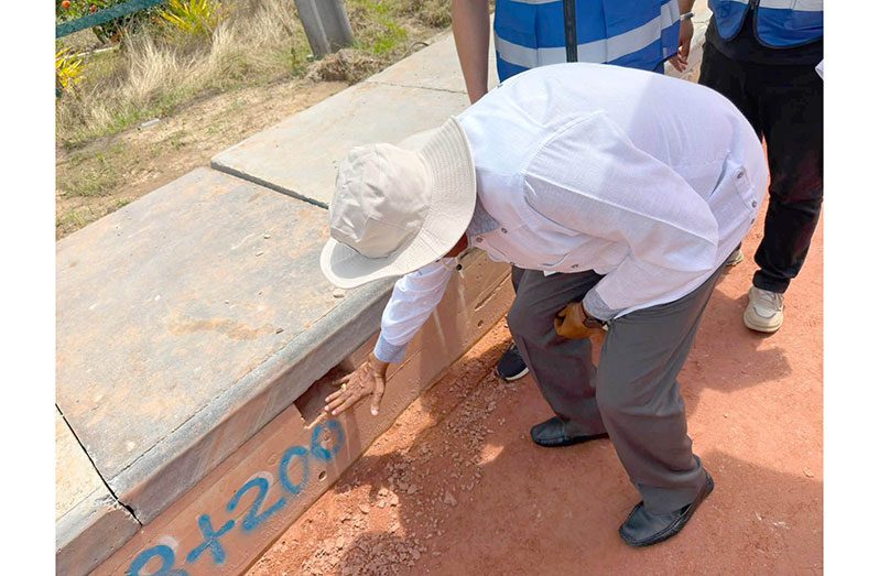 Minister within the Ministry of Public Works, Madanlall Ramraj, on Tuesday, conducted a site visit to Lot Two of the Palmyra to Moleson Creek Road Expansion Project