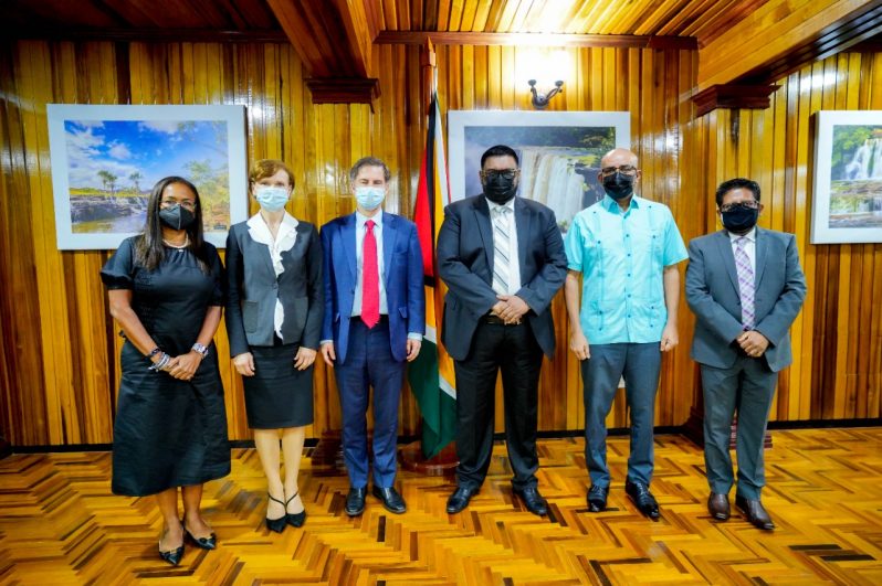 President, Dr. Irfaan Ali (third from left); Vice-President, Bharrat Jagdeo and Senior Minister in the Office of the President with responsibility for Finance, Dr. Ashni Singh with senior officials of the World Bank, on Wednesday