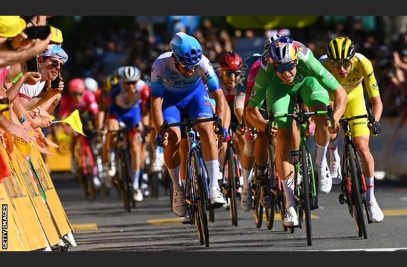 Wout van Aert retains the green points jersey with a 115-point lead over Fabio Jakobsen