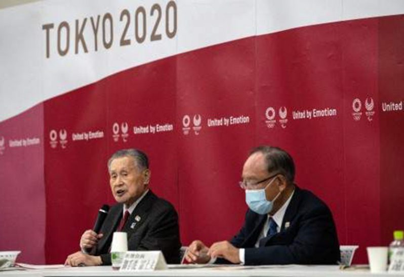 Tokyo 2020 President Yoshiro Mori (left) speaks during the opening session of the Tokyo 2020 Olympics executive board meeting in December 2020. (Photo: AFP)