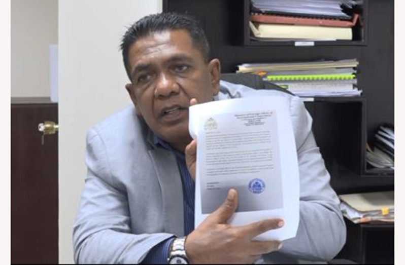 Minister of Agriculture, Zulfikar Mustapha holds a copy of the letter which was dispatched to Panama (DPI photo)