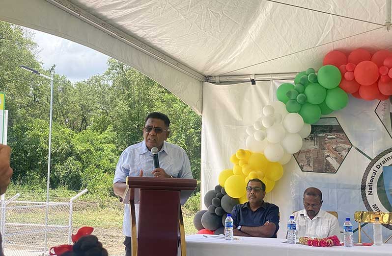 Minister of Agriculture, Zulfikar Mustapha addresses farmers