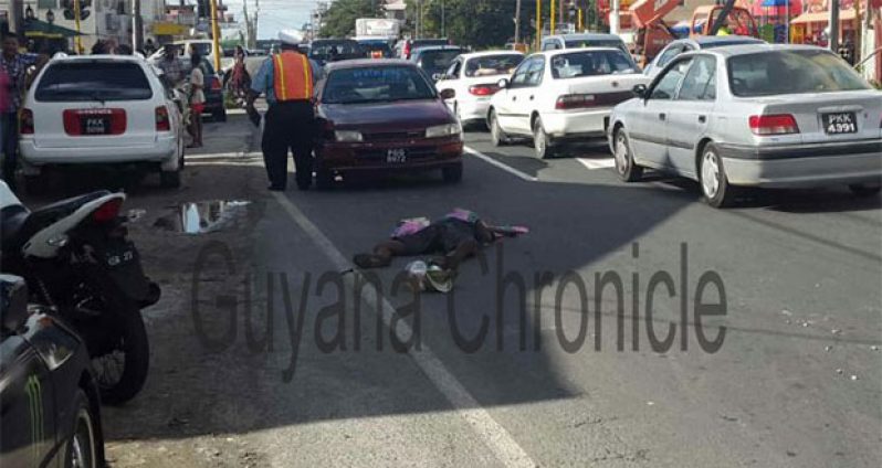 The man's lifeless body on Sheriff Street. [Rabindra Rooplall photo]