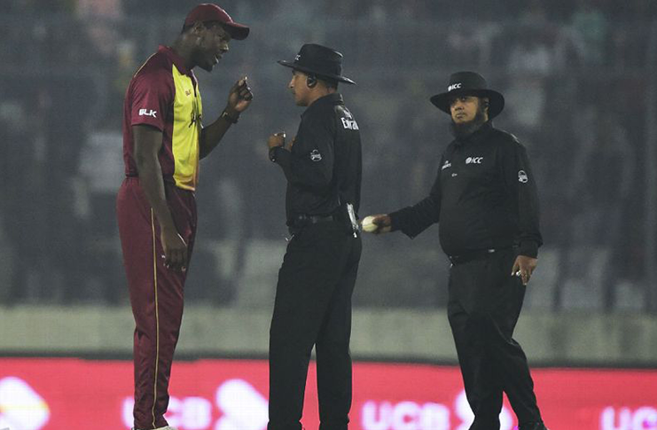 : Carlos Brathwaite protests with Masudur Rahman about a controversial no-ball call by umpire Tanvir Ahmed (right) AFP