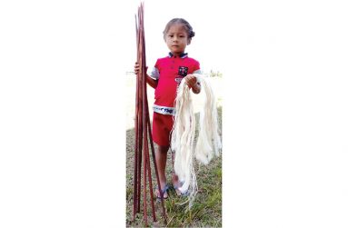 Children in Karaudarnau village in the Deep South, Rupununi, are being taught the art of making arrows and bows (SRCS/Chris Isaacs photo)