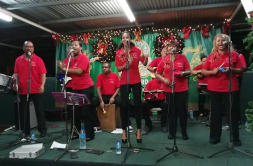 Los Diamantes opens the live entertainment (Newsday photo)