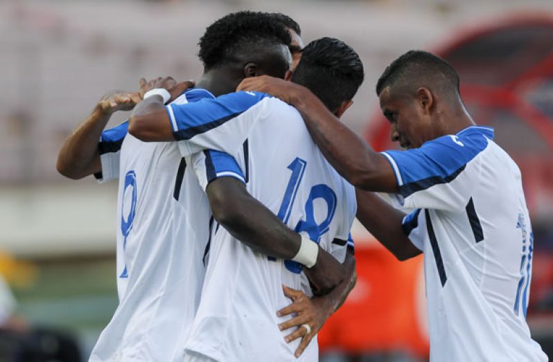 Honduras celebrate after defeating Panama in a Copa Centroamericana match and qualifying for the 2017 CONCACAF Gold Cup on Tuesday in Panama City, Panama. (Photo: Imagenes en Costa Rica)